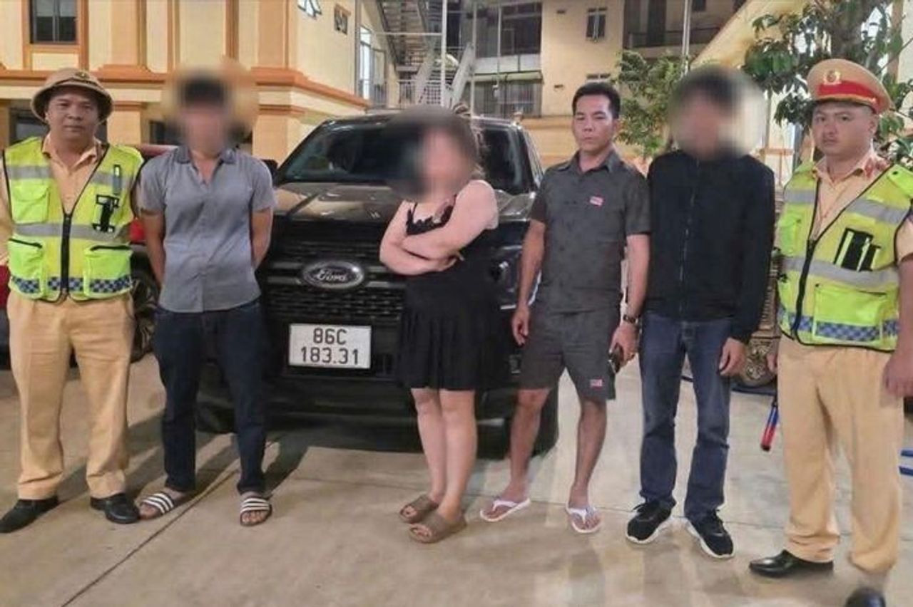 Xác định danh tính người đập điện thoại, hành hung tài xế xe tải sau va chạm - Báo Pháp Luật TP.HCM
