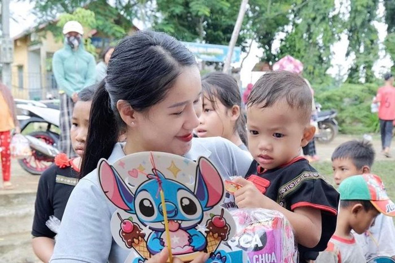 Mang Trung thu đến với trẻ em đồng bào dân tộc thiểu số vùng sâu Đắk Lắk - Đại Biểu Nhân Dân