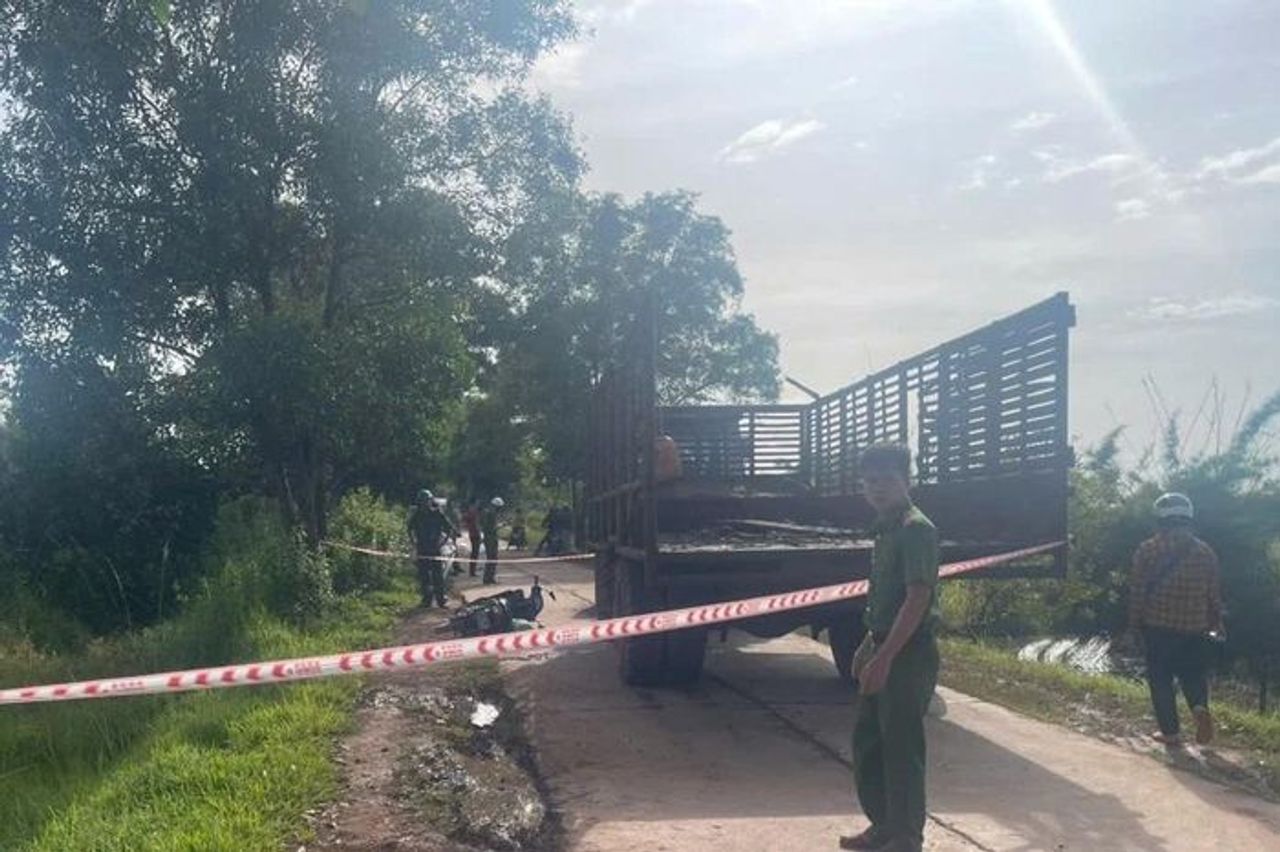 Va chạm với xe cày, người đàn ông tử vong trên đường đi cấp cứu - Báo Tiền Phong