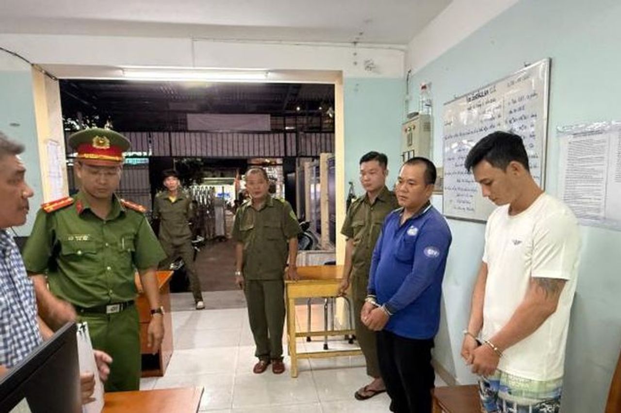 Bắt giam hai đối tượng sản xuất nước uống giả các thương hiệu nổi tiếng - Báo Công An Nhân Dân