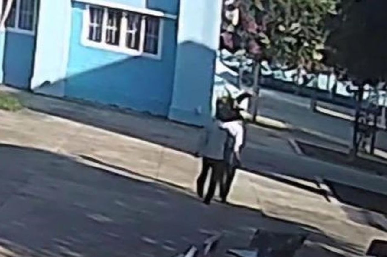 Bộ GD&ĐT yêu cầu xử lý nghiêm vụ giáo viên hành hung đồng nghiệp ở Đắk Lắk - Báo Pháp Luật Việt Nam