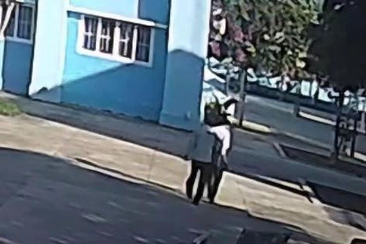 Bộ GD&ĐT yêu cầu báo cáo vụ thầy giáo có hồ sơ 'cá biệt' hành hung đồng nghiệp - Tạp chí Người Đưa Tin