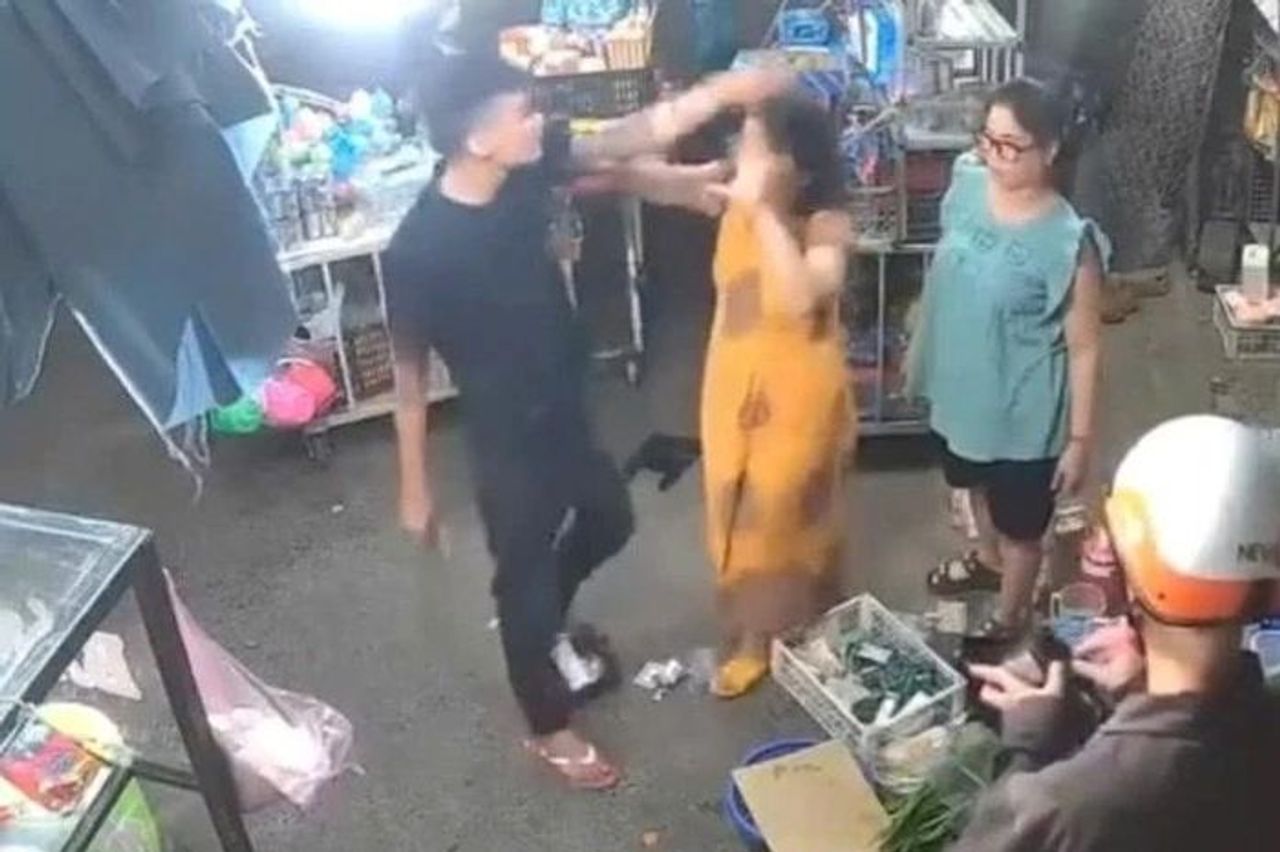 Khởi tố đối tượng đá vào bụng thai phụ, quát 'biết tao là ai không'? - Báo Tiền Phong