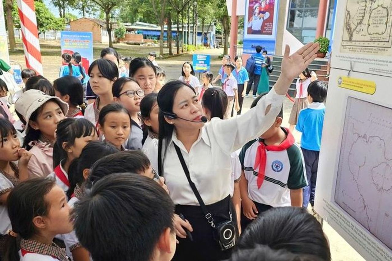 Đắk Lắk: Triển lãm 'Hoàng Sa, Trường Sa của Việt Nam' góp phần bồi đắp ý thức bảo vệ chủ quyền biển đảo - Đại Biểu Nhân Dân
