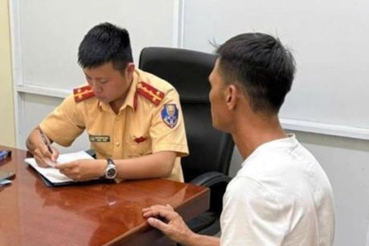 Tài xế tông 2 học sinh bị thương ra trình diện - Chuyên trang Công an Đà Nẵng - Báo Công an Nhân dân