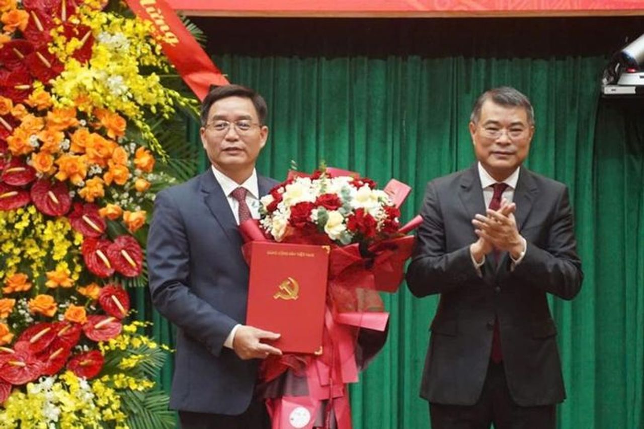 Bộ Chính trị chỉ định, điều động chức vụ Bí thư Thành ủy Huế và Đà Nẵng - Báo Bảo Vệ Pháp Luật