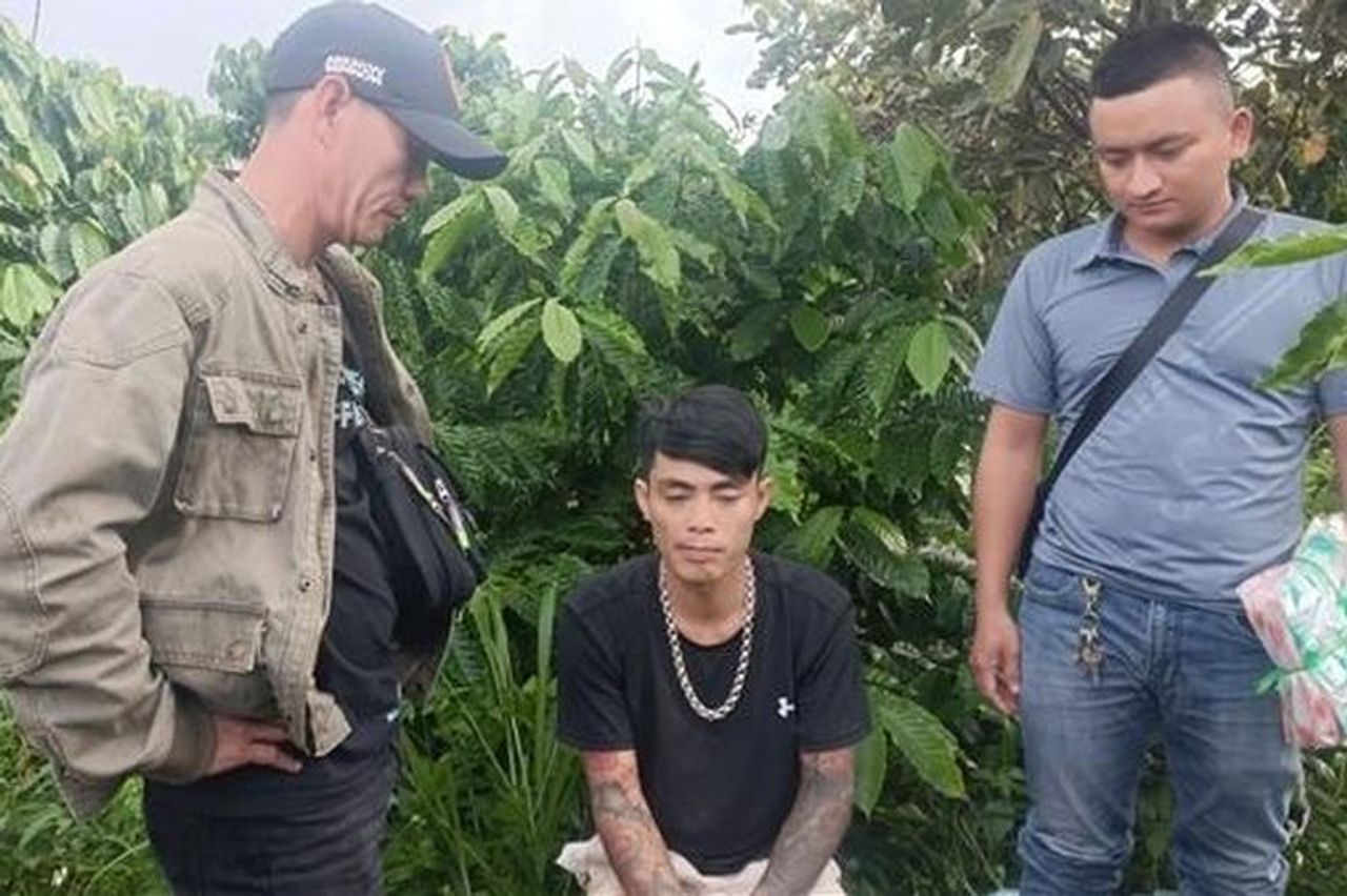 Bắt giữ con nghiện cất giấu 2 bánh heroin trong rẫy cà phê - Báo Công An Nhân Dân