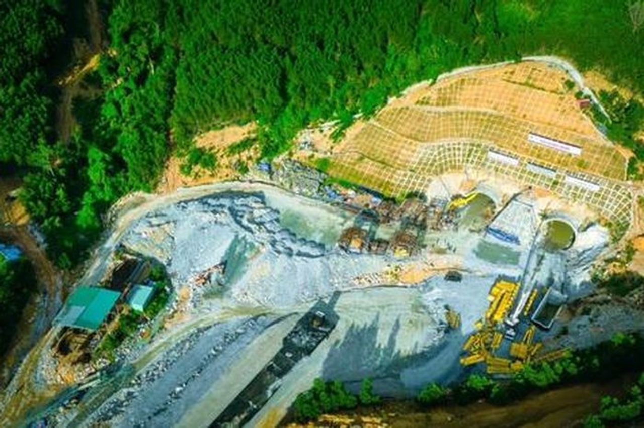 Hầm dài nhất trên cao tốc Khánh Hòa – Buôn Ma Thuột chính thức đào thông nhánh trái phía Tây - Báo Pháp Luật Việt Nam