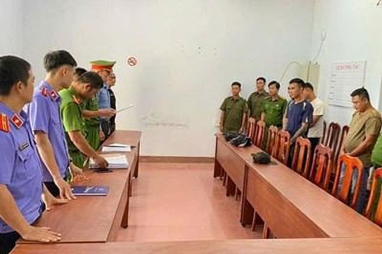 Khởi tố, bắt giam 4 đối tượng hành hung tài xế để tranh giành khách - Báo Bảo Vệ Pháp Luật