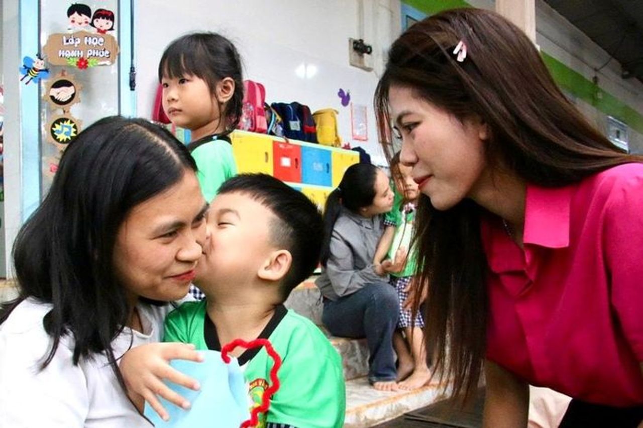 Đắk Lắk: Trường Mầm non Vàng Anh tổ chức tọa đàm 'Yêu thương gửi tặng những bông hoa đẹp nhất' - Đại Biểu Nhân Dân