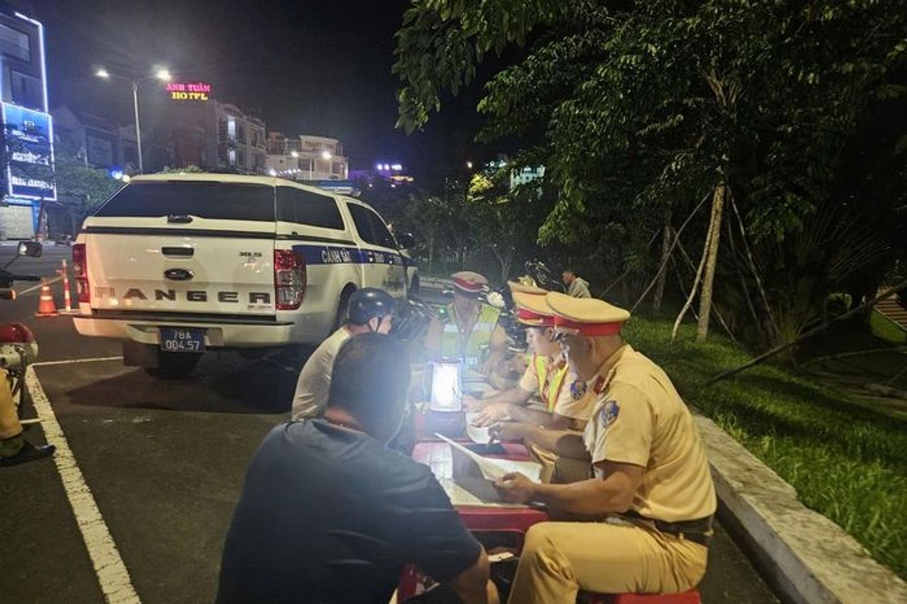 Bị phạt 7 triệu đồng, người phụ hồ xin 'xử nhẹ' - Tạp chí Tri thức