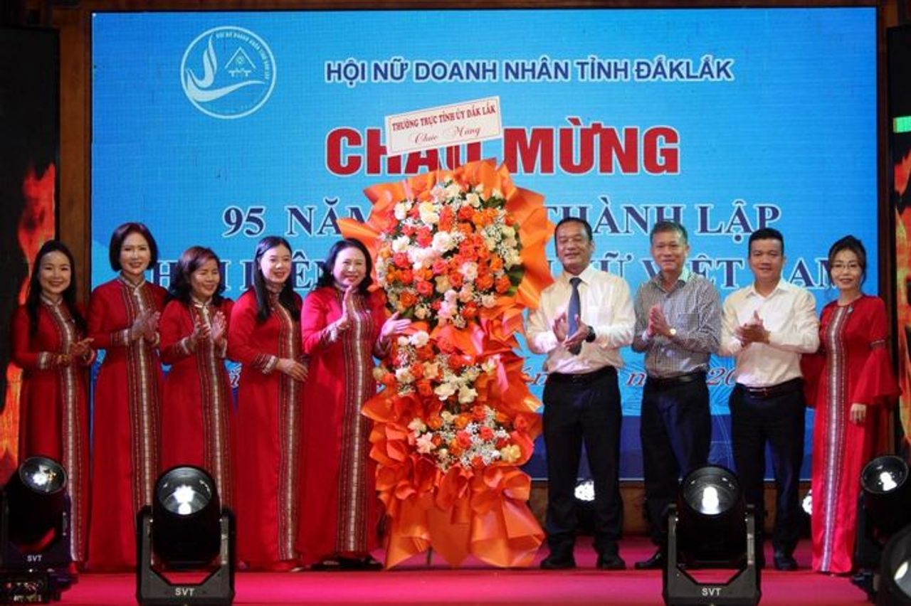 Đắk Lắk: Tôn vinh nữ doanh nhân nhân Ngày phụ nữ Việt Nam 20/10 - Báo Điện tử Tiếng nói Việt Nam