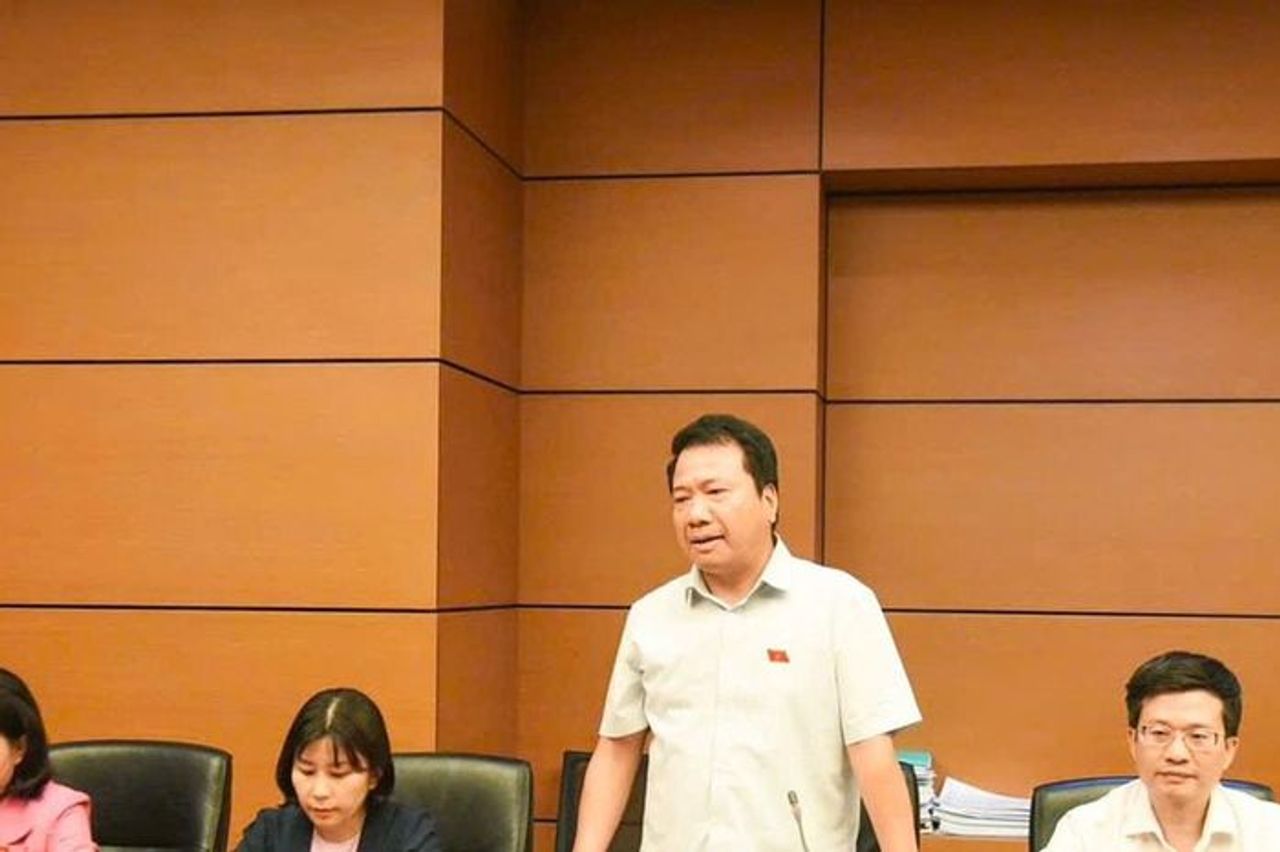 Hoàn thiện hệ thống pháp luật đáp ứng yêu cầu phát triển mới - Đại Biểu Nhân Dân