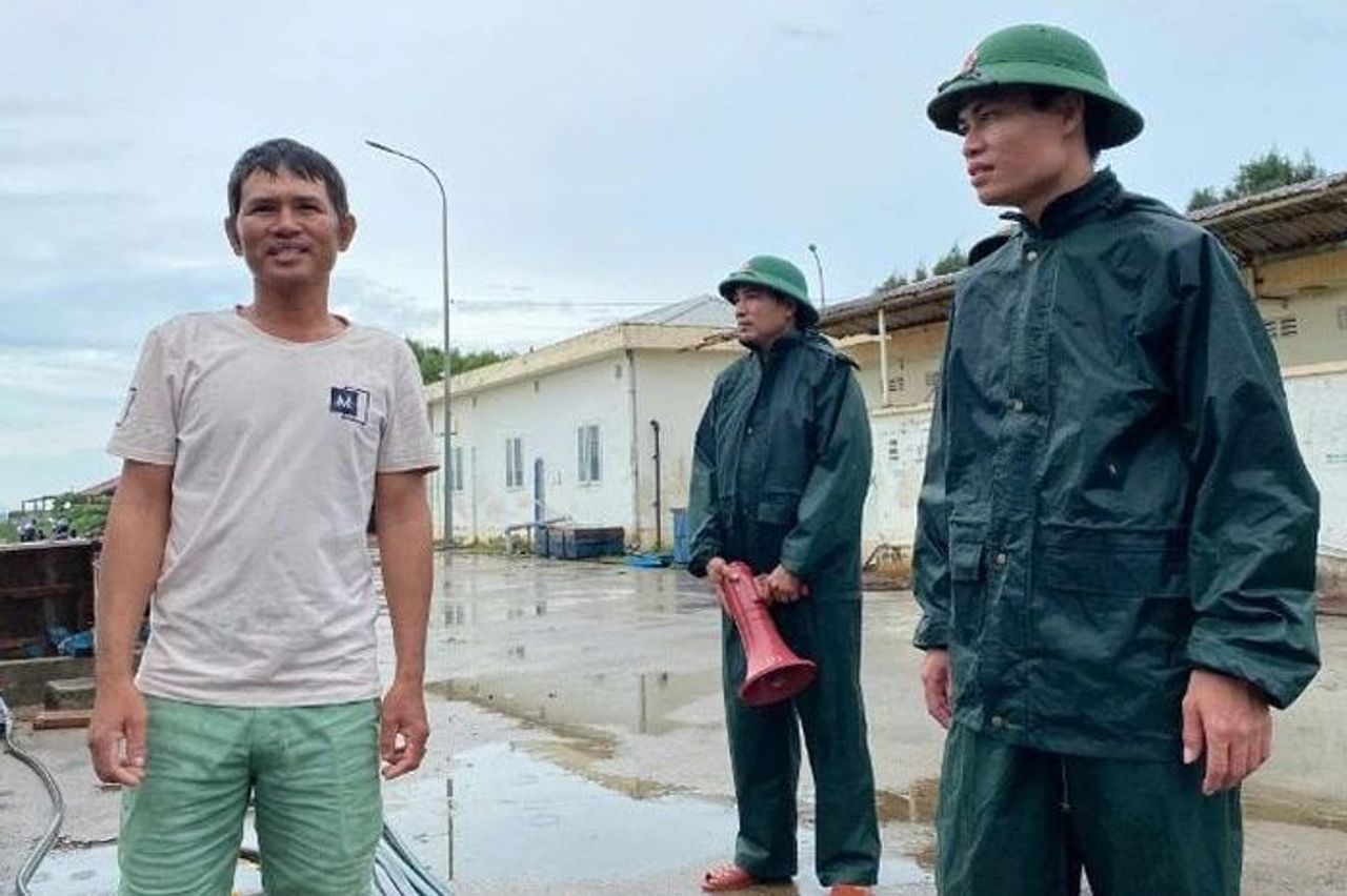 Đồn Biên phòng Tuy Hòa chủ động ứng phó bão 12, bảo đảm an toàn tính mạng và tài sản cho nhân dân - Báo Nhân Dân