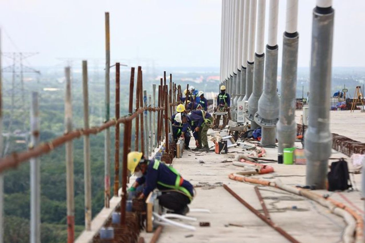 Khó khăn chồng chất, rủi ro phá sản do cơ chế giá vật liệu xây dựng bất cập - Báo Pháp Luật TP.HCM