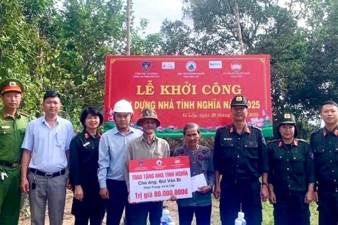 Đắk Lắk: Khởi công xây dựng nhà tình nghĩa tặng thương binh tại xã Ia Lốp - Đại Biểu Nhân Dân