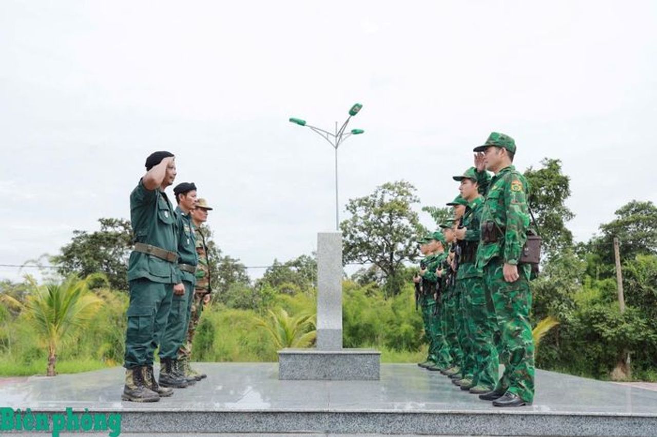 Tình hữu nghị trên cung đường tuần tra - Báo Biên phòng