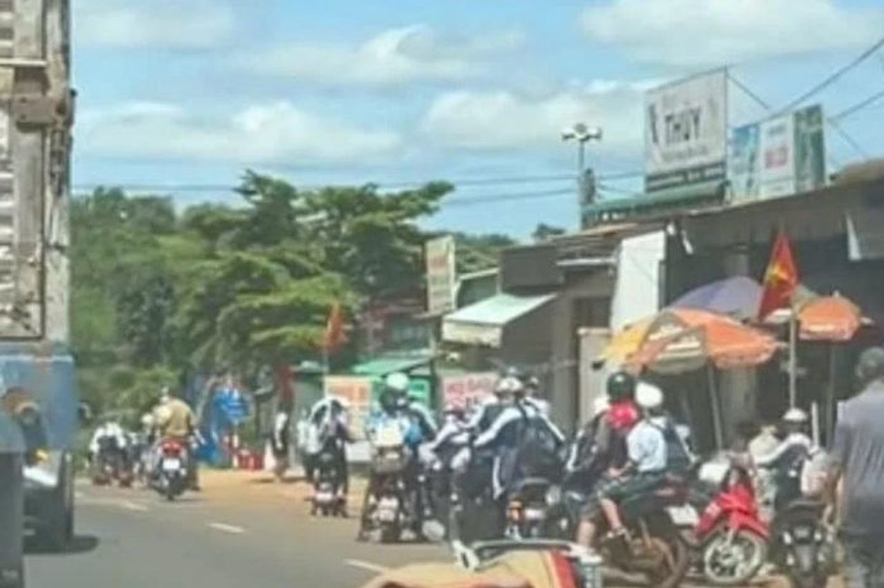 Ô tô tải va xe đạp điện, bé gái 12 tuổi ở Đắk Lắk tử vong tại chỗ - Báo Tiền Phong