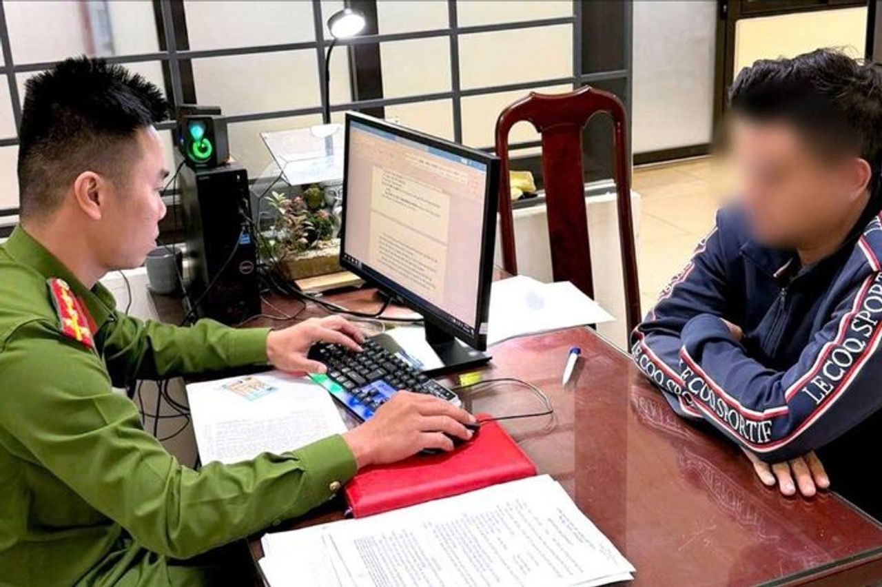 Công an làm việc với thầy dạy múa lân tát, bắt học trò cũ quỳ gối xin lỗi - Báo Pháp Luật TP.HCM