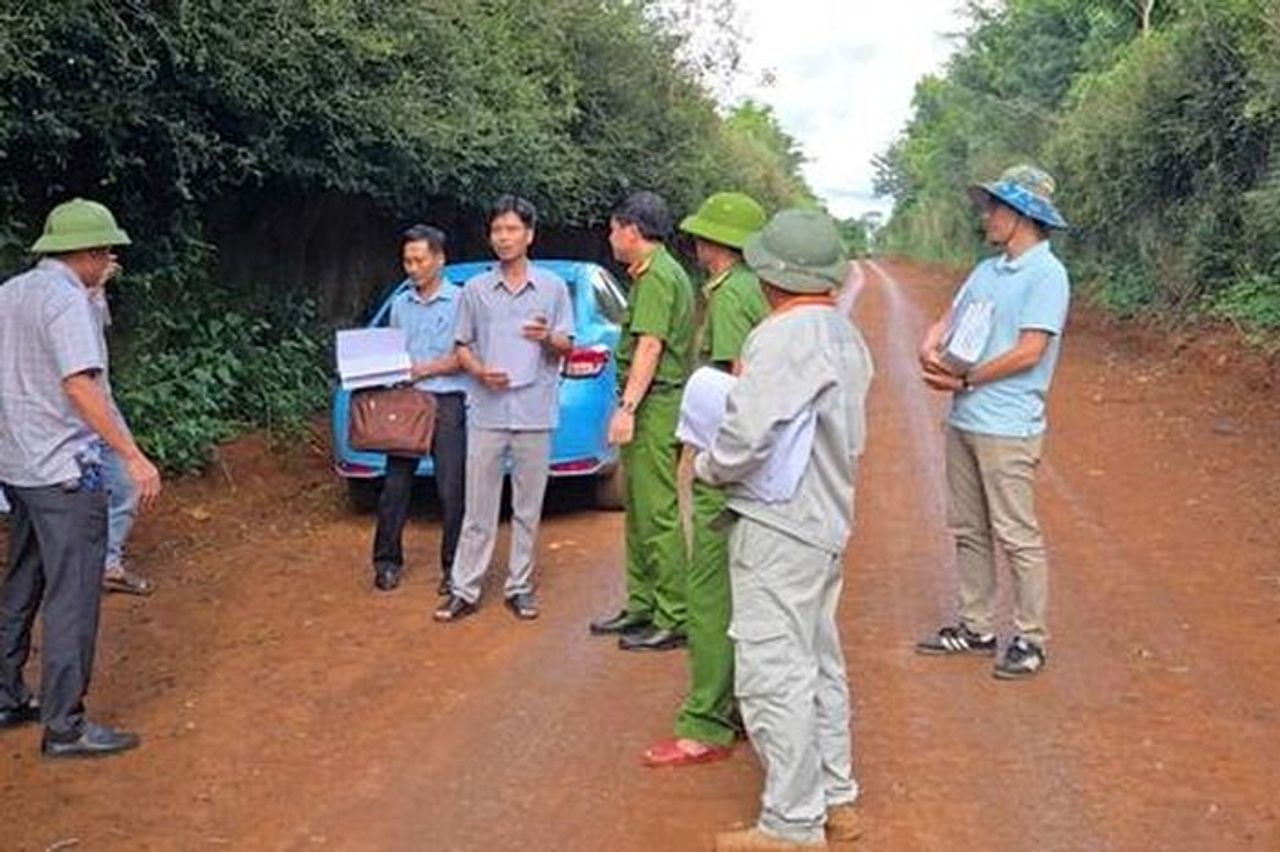 Đắk Lắk kiểm tra nghi vấn khai thác đất trái phép sau phản ánh của Báo Xây dựng - Báo Xây Dựng