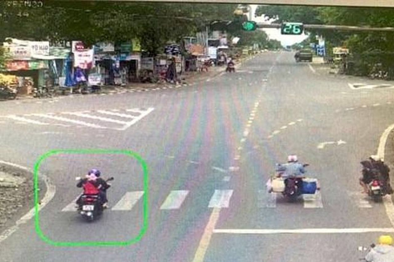 Vi phạm giao thông 7 lần trong 1 tuần, người phụ nữ nộp phạt gần 5 triệu đồng - Báo Xây Dựng