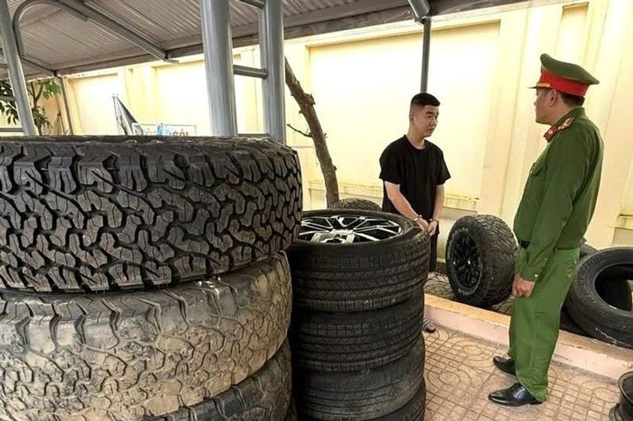 Thanh niên dùng xe bán tải trộm cắp 13 bánh ô tô Ford Ranger - Báo VietnamNet