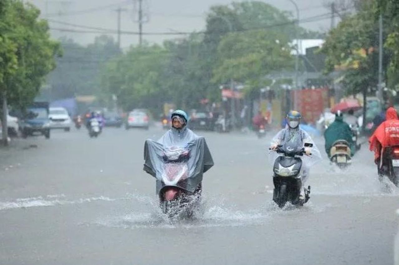 Vùng mưa mở rộng và dịch chuyển xuống phía Nam - Báo Sài Gòn Giải Phóng