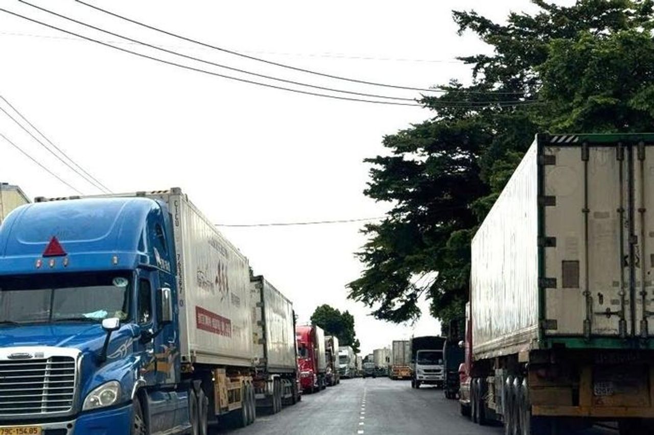 Bất ngờ lý do 2.000 container sầu riêng Đắk Lắk bị ùn ứ - Báo VietnamNet