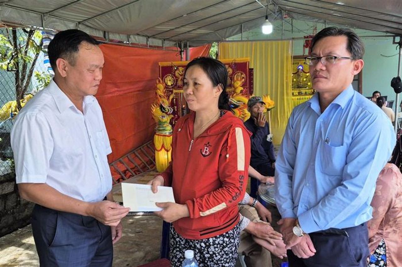 Vụ sập móng nhà khiến hai cha con tử vong tại Đắk Lắk: Hỗ trợ xây dựng lại nhà - Báo VTC News