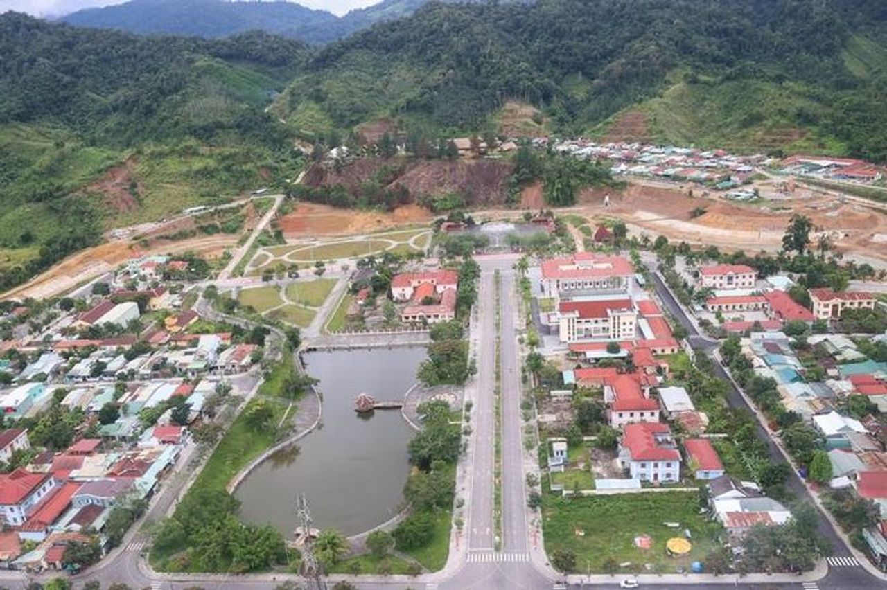 Miền Trung khởi động hành trình mới cho giáo dục vùng biên - Báo VietnamNet