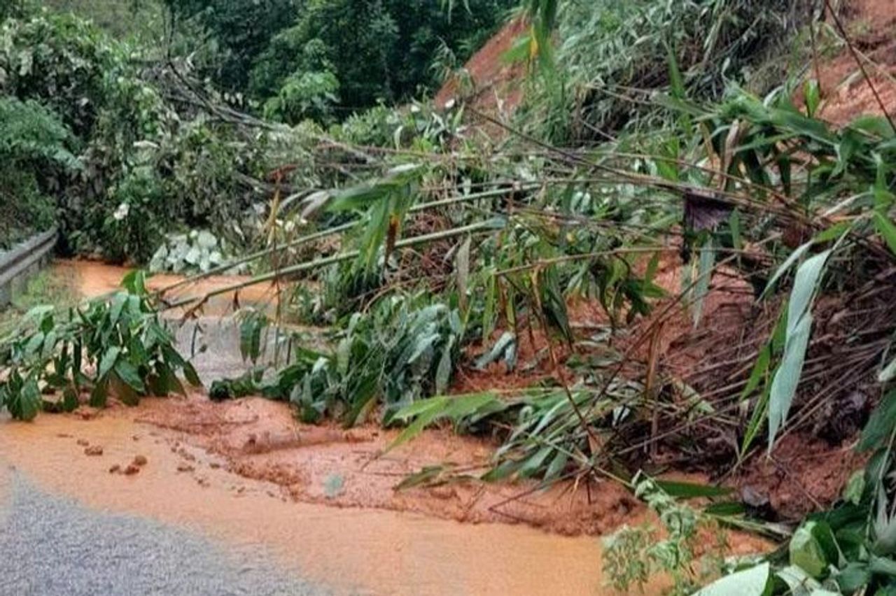 Đề phòng lũ quét, sạt lở đất do mưa lũ tại các tỉnh từ Quảng Trị đến Đắk Lắk - Báo Nhân Dân