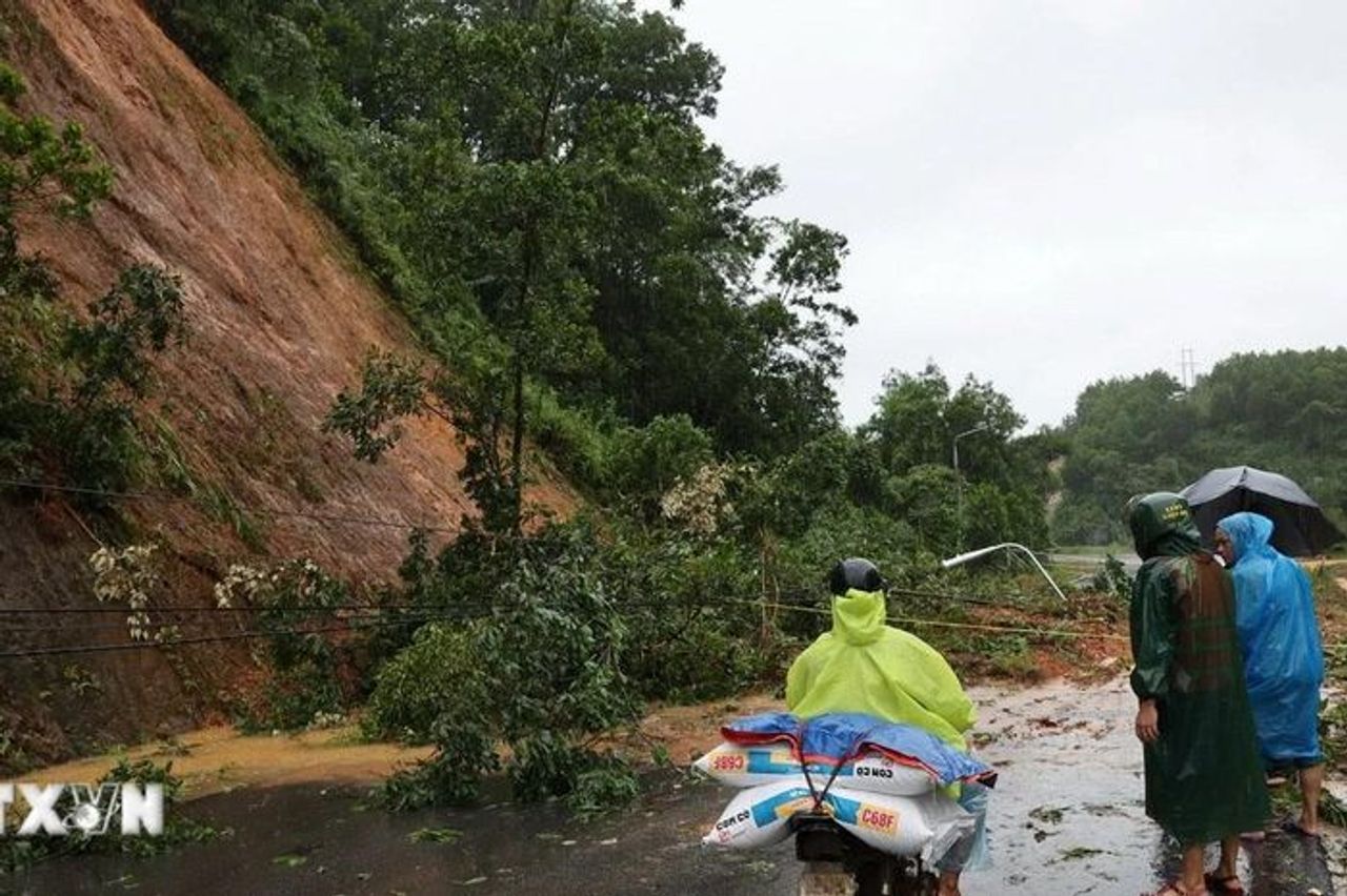 Tỉnh Đắk Lắk cảnh báo nguy cơ lũ quét và sạt lở đất - Báo VietnamPlus