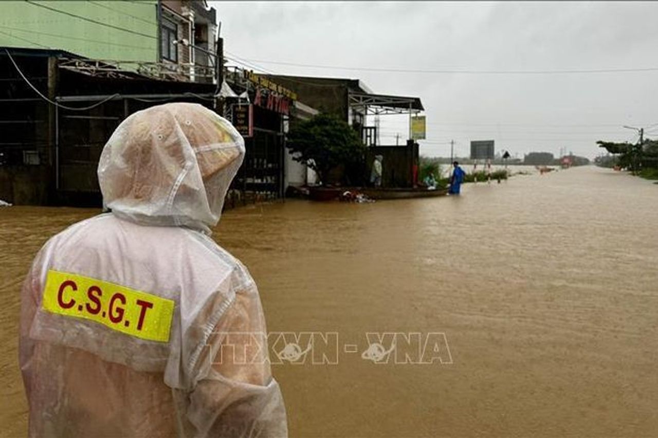 Các địa phương bị mưa lũ rà soát lại hệ thống đê để tu bổ đảm bảo an toàn - Báo Tin Tức TTXVN