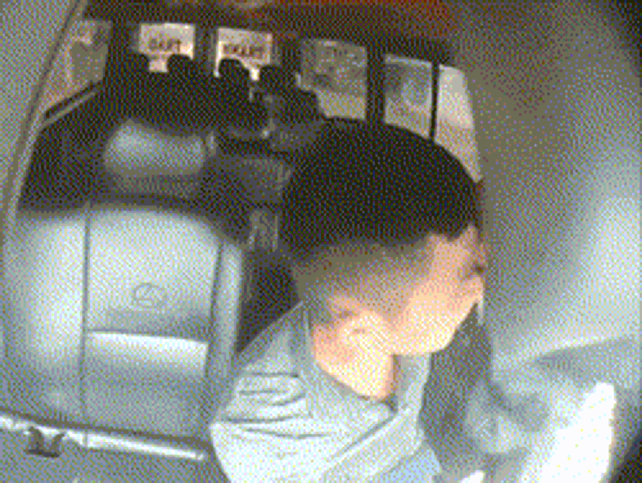 Tài xế bị người lạ chặn đường hành hung liên tiếp trên xe - Báo Tri thức & Cuộc sống