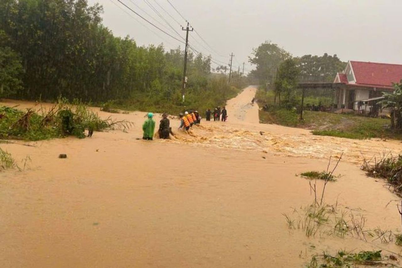 Mưa lớn ở Đắk Lắk làm sạt lở nhiều nơi - Báo Pháp Luật TP.HCM