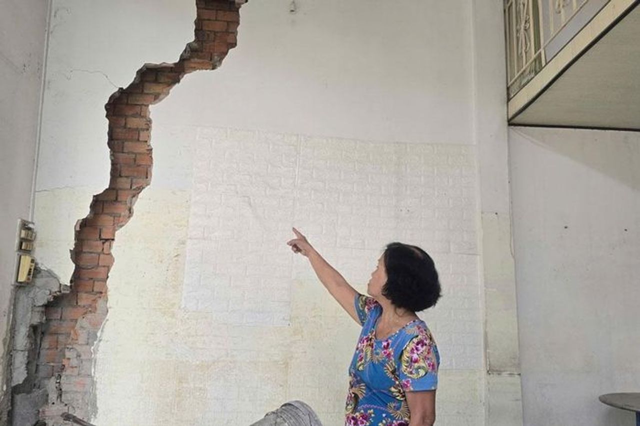 Dự án công viên trên 'đất vàng' tại TP.HCM: Nhà dân nứt toác, thấp thỏm chờ đền bù - Báo Điện tử Tiếng nói Việt Nam