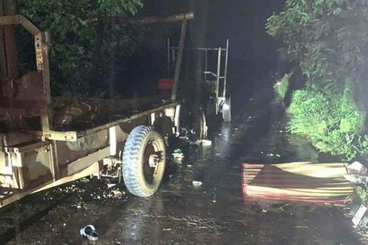 Va chạm với xe công nông, hai thanh niên thương vong - Báo Xây Dựng