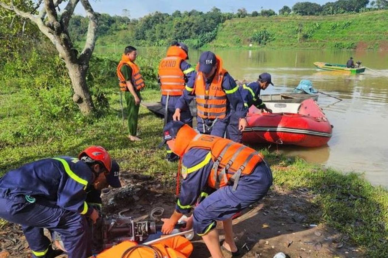 Tìm thấy thi thể nam thanh niên dưới sông Sêrêpốk - Báo Lâm Đồng