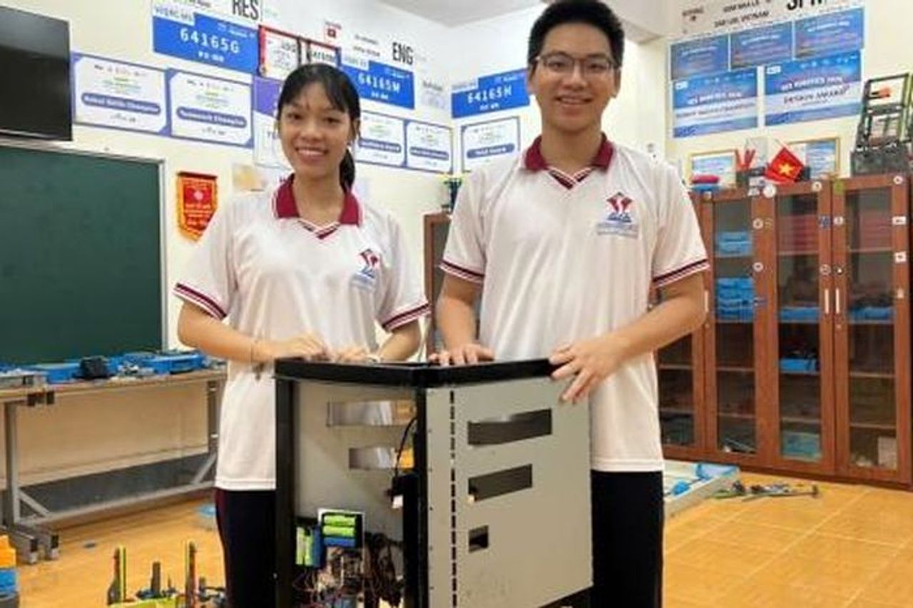 Đắk Lắk: Học sinh nhận huy chương vàng với máy tách vỏ sầu riêng - Báo Công Thương