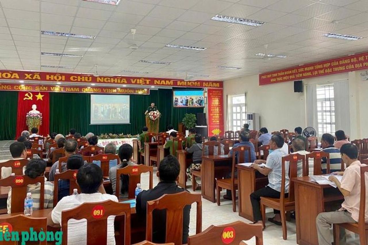 Đồn Biên phòng Xuân Đài đẩy mạnh tuyên truyền chống khai thác hải sản bất hợp pháp, không báo cáo và không theo quy định - Báo Biên phòng