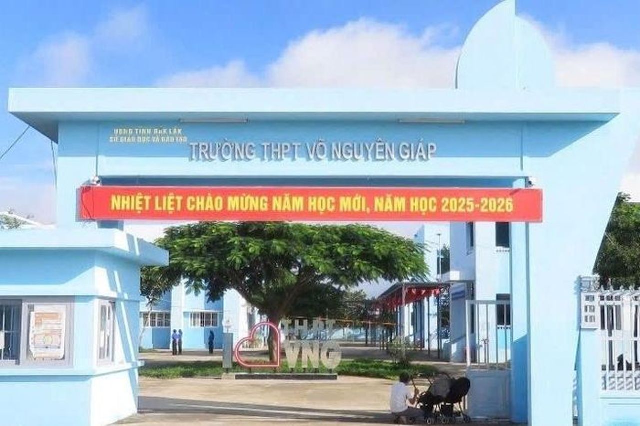 Buộc thôi việc giáo viên dạy toán 'bóp cổ' bí thư đoàn trường - Báo VietnamNet