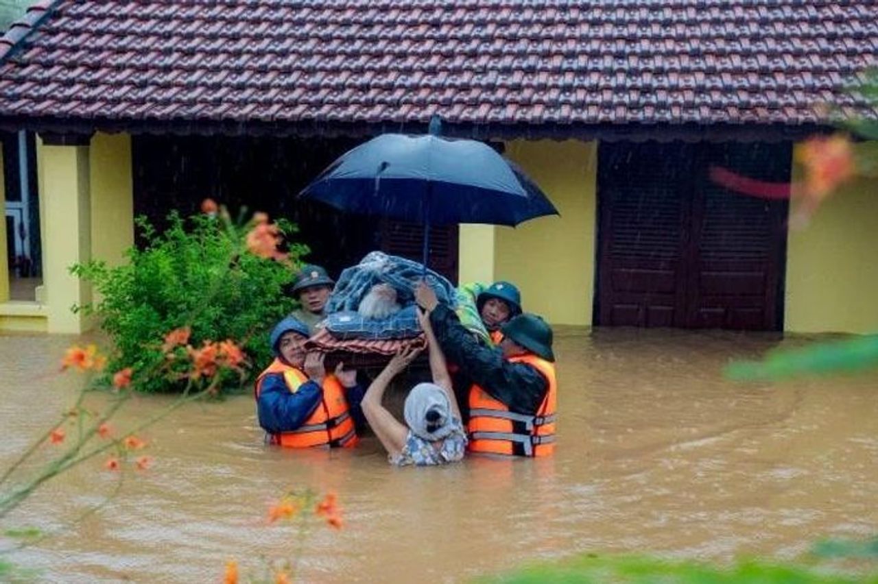 Đắk Lắk hỗ trợ 6 tỷ đồng giúp các tỉnh, thành phố miền trung khắc phục hậu quả thiên tai, lũ lụt - Báo Nhân Dân