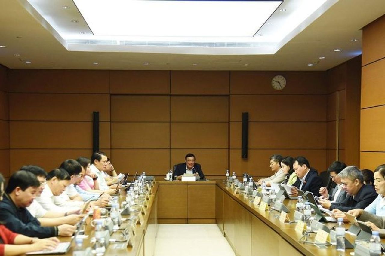 Tránh cào bằng khi rút ngắn thời hạn xử lý thủ tục trong quy trình đàm phán, ký kết và phê duyệt điều ước quốc tế - Đại Biểu Nhân Dân