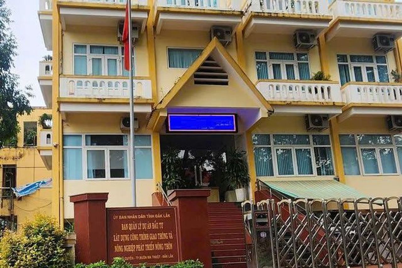 Miễn nhiệm 1 phó giám đốc 'siêu ban' ở Đắk Lắk - Báo Người Lao Động