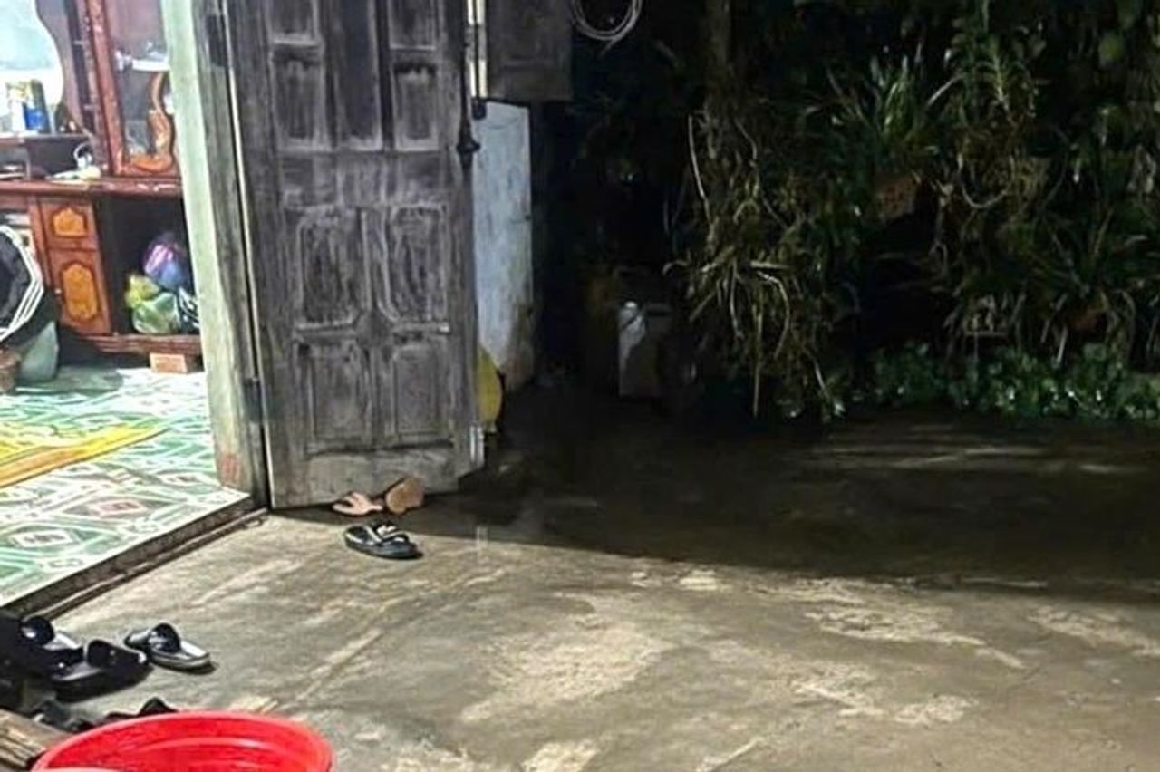 Nghi án con trai chém cha tử vong rồi treo cổ trong vườn sầu riêng - Báo VietnamNet