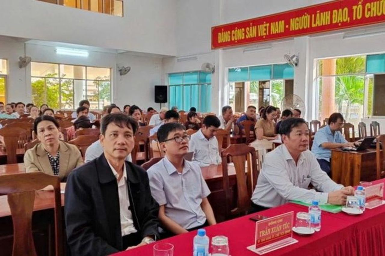 Đắk Lắk: Phường Phú Yên tập huấn ứng dụng AI và ChatGPT trong tham mưu, giải quyết công việc hành chính - Tạp chí Doanh Nghiệp Việt Nam