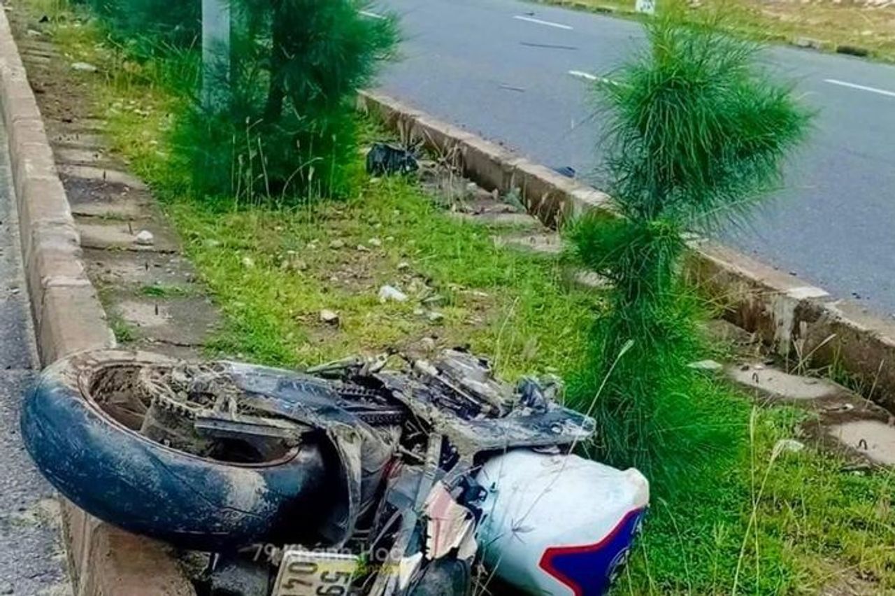Khánh Hòa: Hai xe máy đấu đầu trên tỉnh lộ, một người tử vong - Chuyên trang Vietnamdaily - Báo Tri thức & Cuộc sống