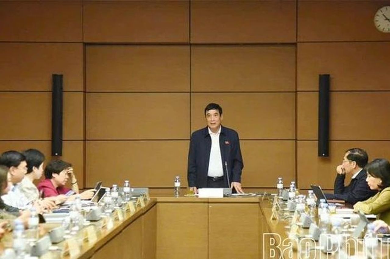 Đề xuất nhiều giải pháp hoàn thiện pháp luật về nợ công và bảo hiểm - Báo Phú Thọ