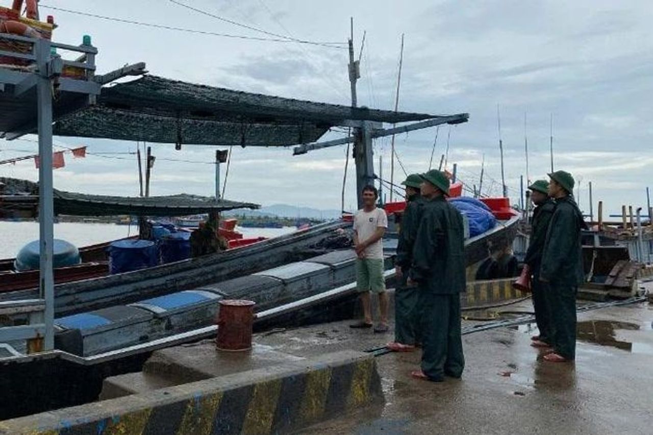 Đắk Lắk kêu gọi tàu thuyền vào nơi tránh trú an toàn trước bão số 13 - Báo Nhân Dân