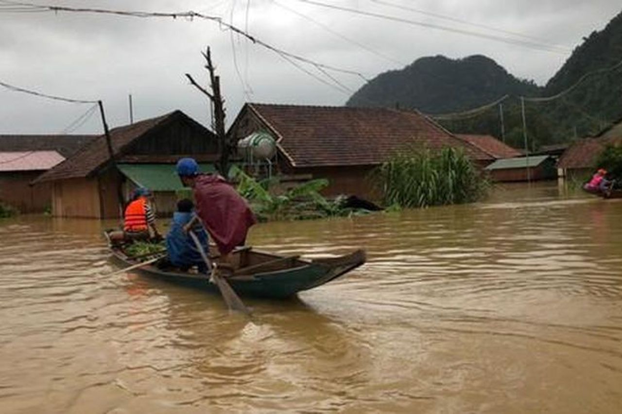 Bão số 13 có cường độ rất mạnh, gây mưa lớn trên 400mm cho miền Trung - Báo Sức Khỏe & Đời Sống